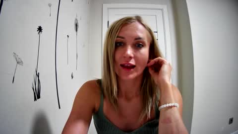 maryyemm online show from October 12, 8:11 pm