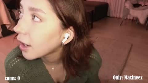 Maxine online show from March 21, 11:43 pm