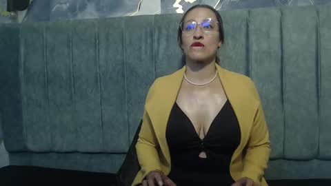 Maya online show from September 17, 1:09 pm