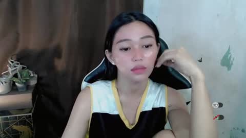 mayasally_ online show from June 17, 9:21 am