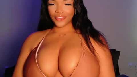 MayBabi online show from April 13, 6:09 pm