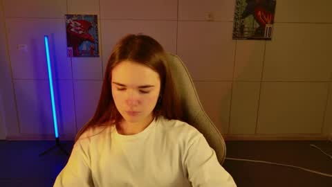 maybloom_ online show from November 11, 9:28 am