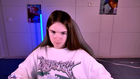 maybloom_ online show from November 26, 1:12 pm