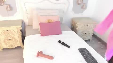 Megan online show from November 11, 12:24 pm