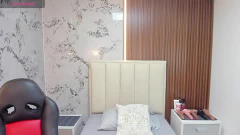 M E G A N  online show from April 6, 3:28 am