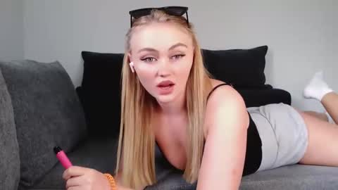 Melania online show from September 17, 11:41 am