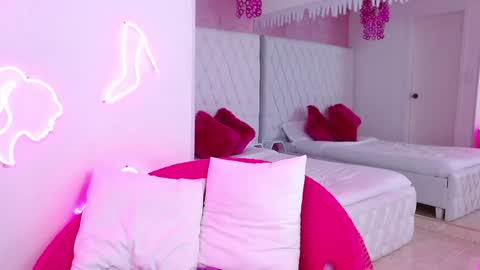 Melanie online show from December 23, 4:22 am