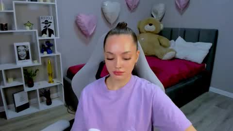 MelanieAlves online show from March 19, 6:40 am