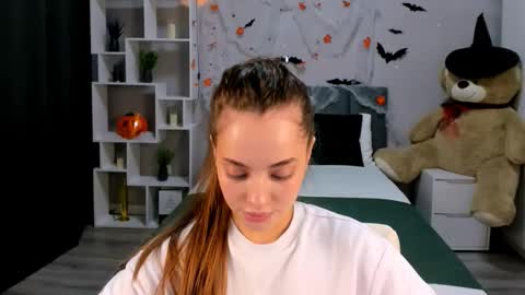 MelanieAlves online show from October 17, 7:55 am