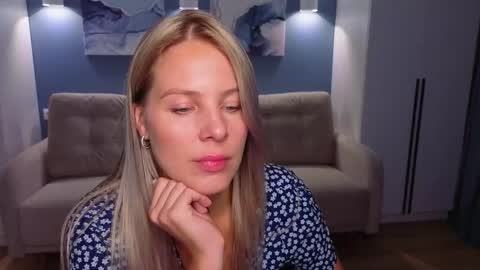 Melanie Bennett online show from October 7, 6:18 am