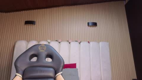 melanny_petite online show from April 6, 1:01 pm