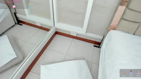 melany online show from November 21, 8:00 pm