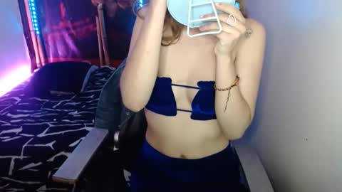 melhiza online show from February 12, 3:06 pm