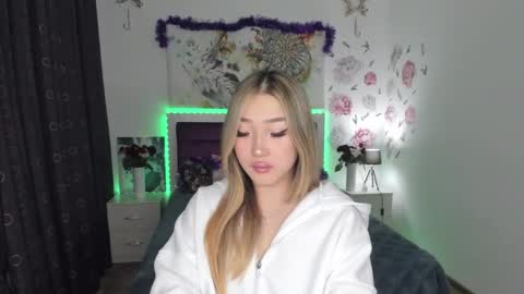 Melissa online show from December 9, 3:44 pm