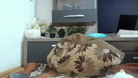 MellyMell  online show from May 5, 9:18 pm