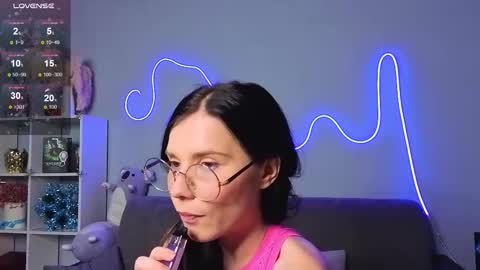 mellhyees online show from January 6, 5:38 pm