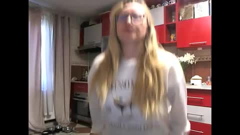 Melly online show from April 16, 7:30 am