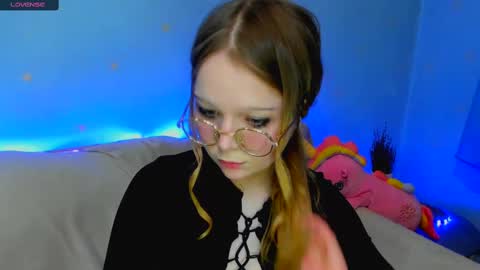 MelMooon online show from February 15, 11:49 pm