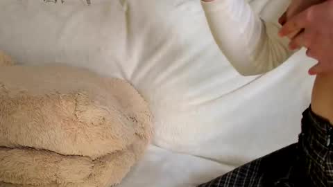 MelMooon online show from March 17, 11:42 pm