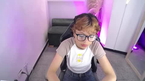 melody701583as online show from February 19, 1:43 pm