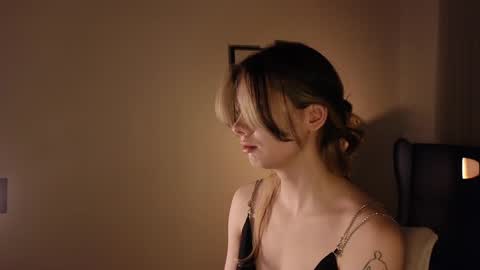 melody  online show from January 28, 2:42 pm