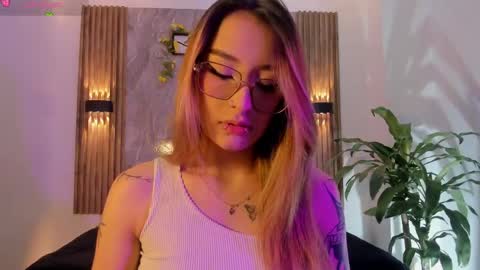 melodylanee online show from April 9, 11:04 am