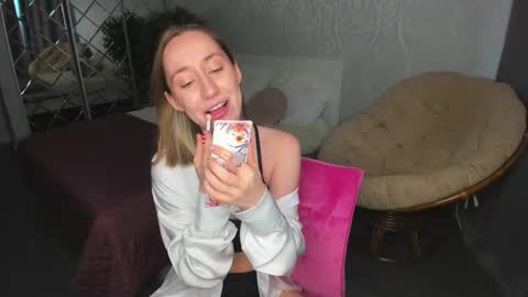 Kaylie online show from December 23, 5:17 am