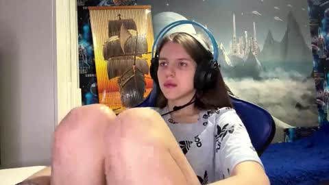 Hi Im Aria 18 years old online show from March 7, 12:34 pm