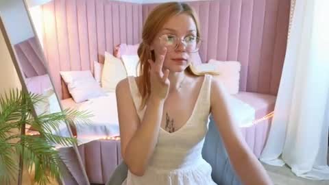 memymee_ online show from June 25, 5:12 am