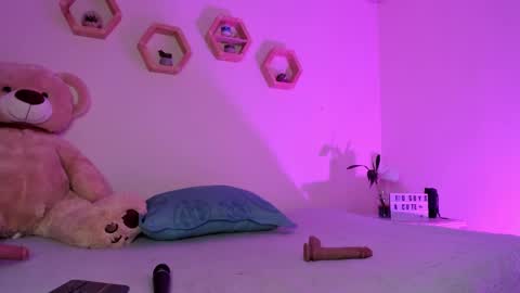 Menca of your love online show from March 1, 1:22 am