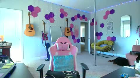 Meredith Bae online show from February 24, 9:41 pm