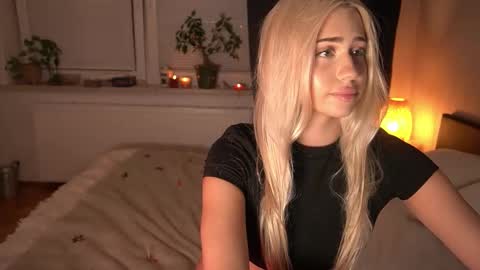 Lara OFFLINE  online show from September 9, 8:08 pm