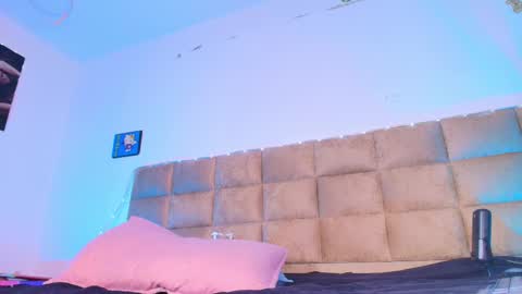 Emi online show from September 22, 7:23 pm