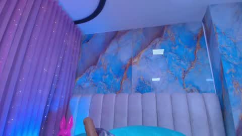 Emi online show from April 13, 7:36 pm