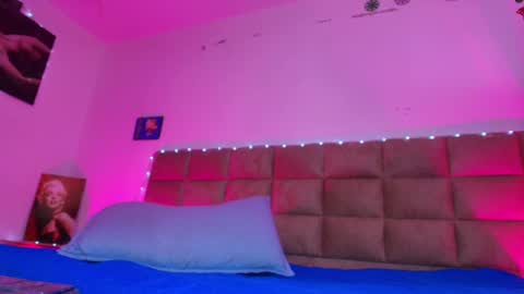 Emi online show from September 21, 7:12 pm