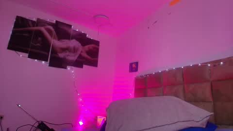 Emi online show from November 5, 7:30 pm