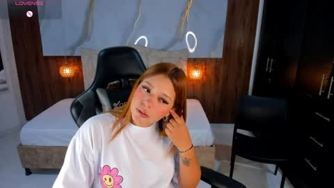 Violett online show from April 16, 9:36 pm