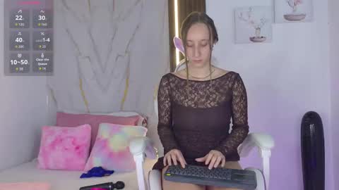 Mia Blonde online show from September 17, 9:35 pm