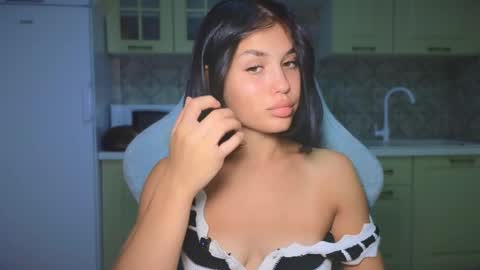 Mia online show from September 21, 8:29 pm