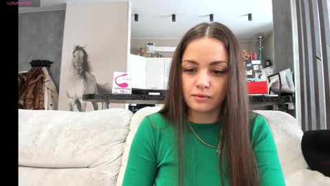 Mia online show from March 5, 4:02 am