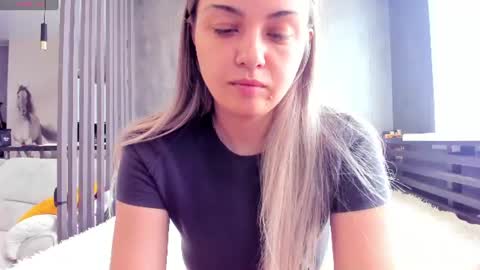 Mia online show from June 12, 5:04 am