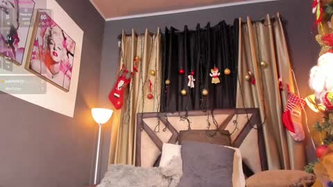 Mia Baker  online show from December 24, 10:17 pm