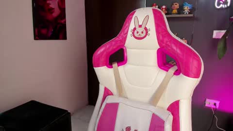 Mia Baker  online show from March 10, 11:06 pm