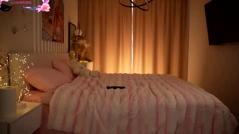 Just call me Kitty online show from March 16, 5:44 am