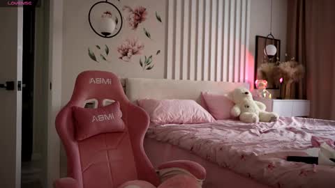 Just call me Kitty online show from March 4, 9:16 am