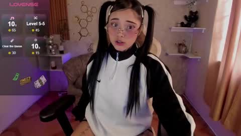 Mia online show from September 29, 4:56 pm