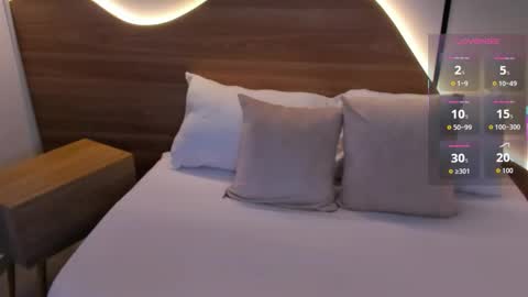 M I A  online show from November 21, 2:57 am