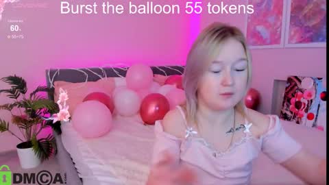 Mia online show from October 4, 7:36 am