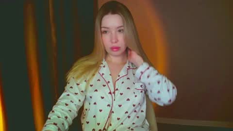 Mia online show from December 26, 2:01 am