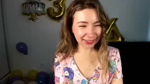 Mia online show from April 8, 6:37 am